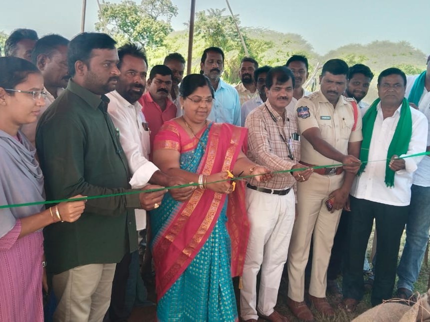 ‘ఐకేపీ కేంద్రాలను సద్వినియోగం చేసుకోవాలి’