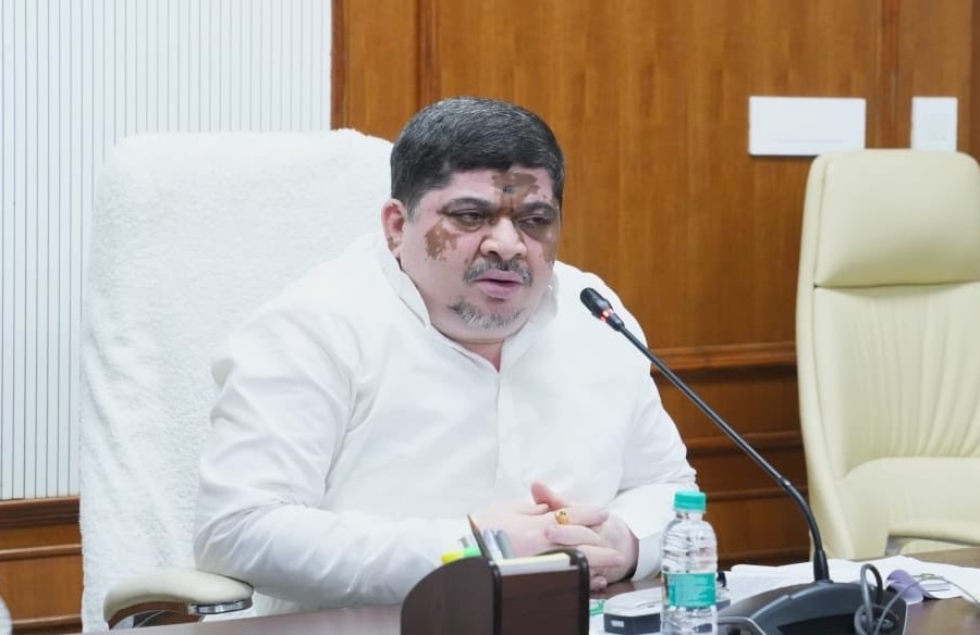 ఎలక్ట్రిక్‌ బస్సులపై మంత్రి పొన్నం సమీక్ష