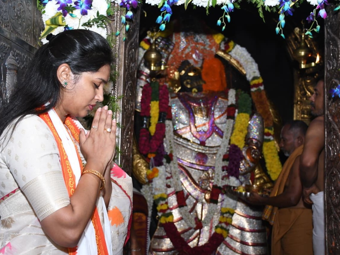 నెట్టికంటి స్వామి శిఖర ప్రతిష్ఠలో ఎమ్మెల్యే శ్రావణి