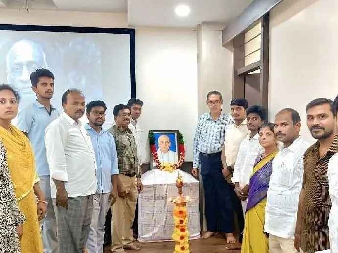 దేశ ఐక్యత కోసం కృషి చేసిన వ్యక్తి పటేల్