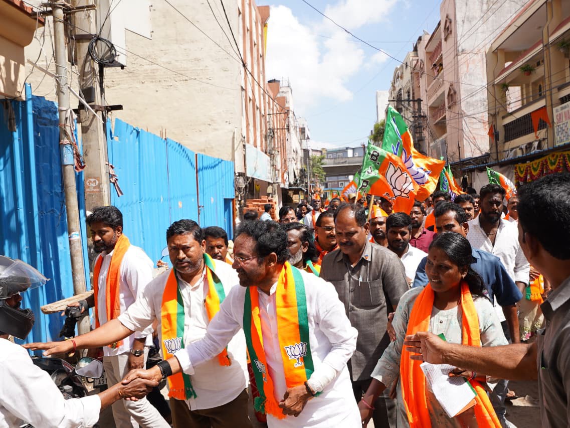 ప్రజలతో మమేకమవుతూ కేంద్రమంత్రి ప్రచారం