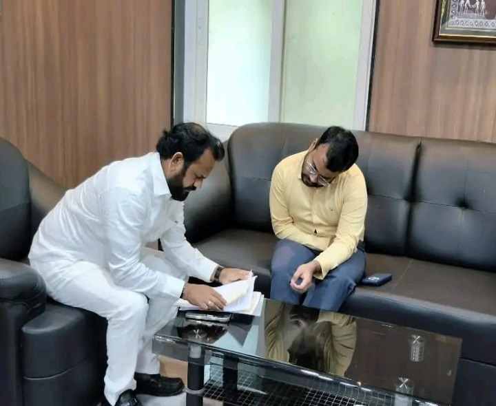 జిల్లా ఇంఛార్జ్ కలెక్టర్‌‌ను కలిసిన ఎచ్చెర్ల ఎమ్మెల్యే