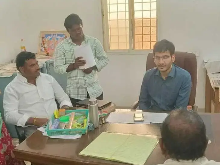 ప్రాథమిక సహకార సంఘం తనిఖీ చేసిన సబ్ కలెక్టర్