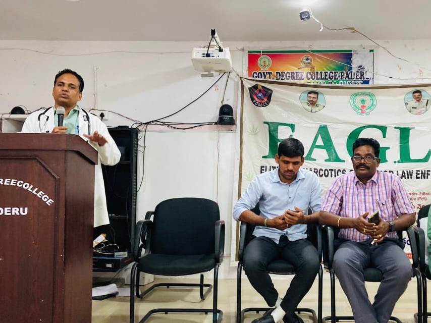 ‘మత్తు రహిత సమాజ నిర్మాణంలో కీలకపాత్ర పోషించాలి’