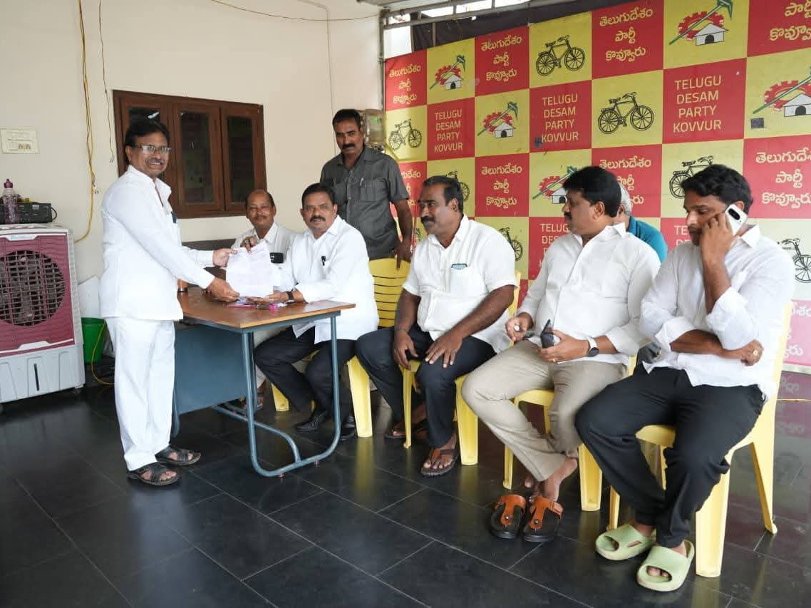 కొవ్వూరులో వినతులు స్వీకరించిన ఎమ్మెల్యే