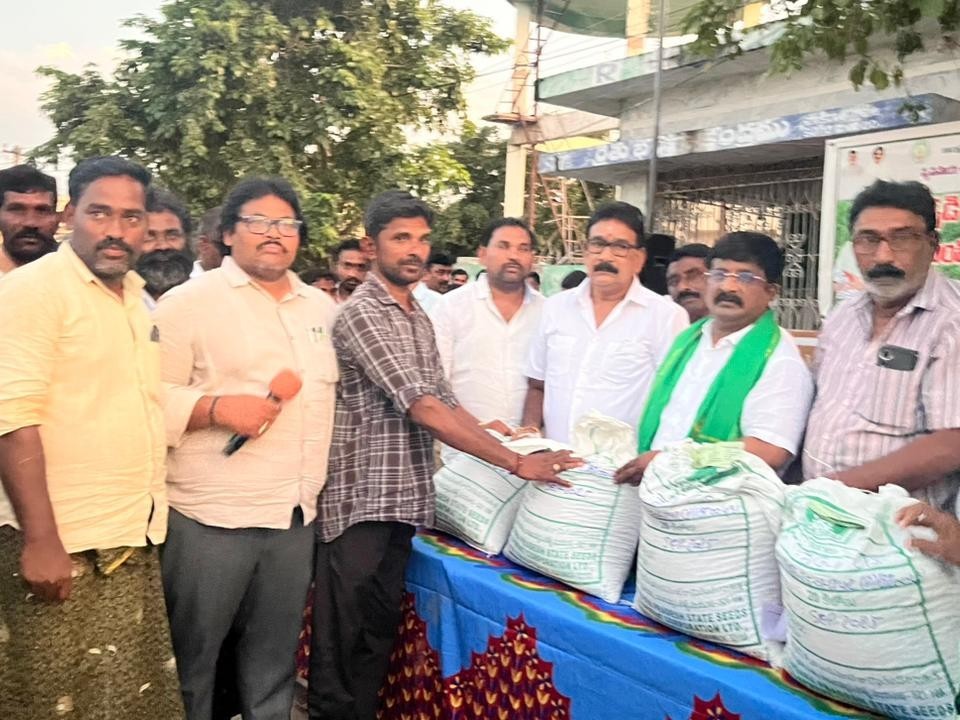 సబ్సిడీపై శనగ విత్తనాల పంపిణీ