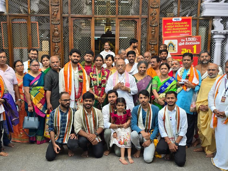 అన్నవరం సత్యదేవున్ని దర్శించిన గరికపాటి