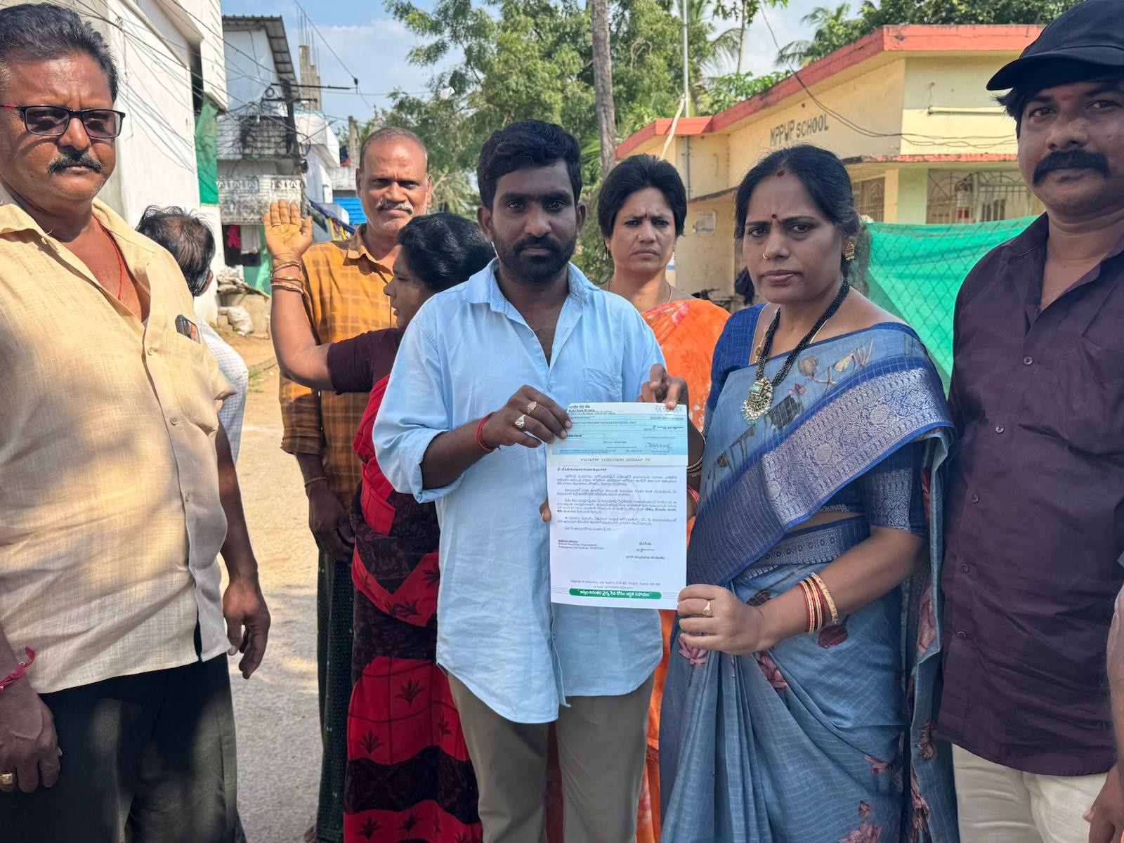 సీఎంఆర్ఎఫ్ చెక్కు అందించిన జనసేన కో-ఆర్డినేటర్