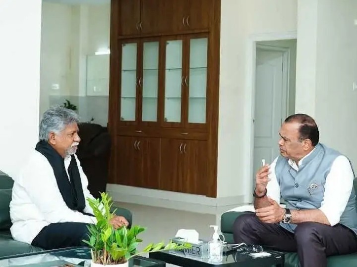 మంత్రి కోమటిరెడ్డితో మందకృష్ణ మాదిగ భేటీ