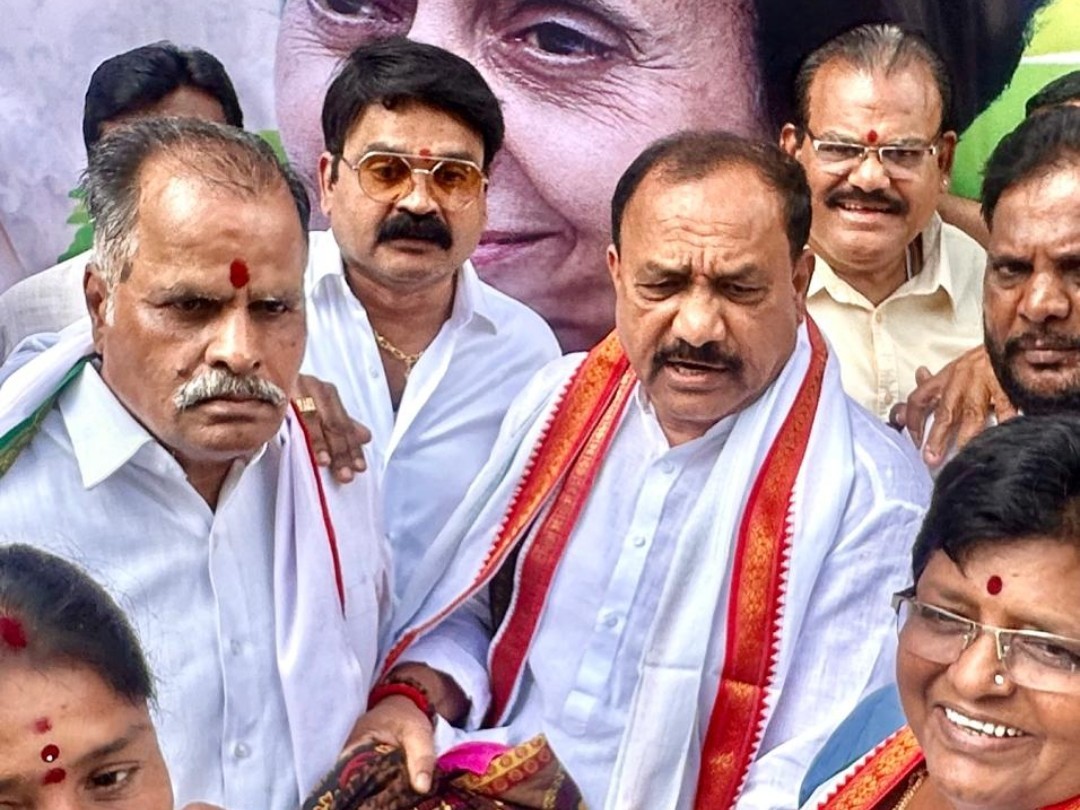 పీసీసీ చీఫ్ తో సమావేశమైన గ్రేటర్ WGL కాంగ్రెస్ వర్కింగ్ ప్రెసిడెంట్