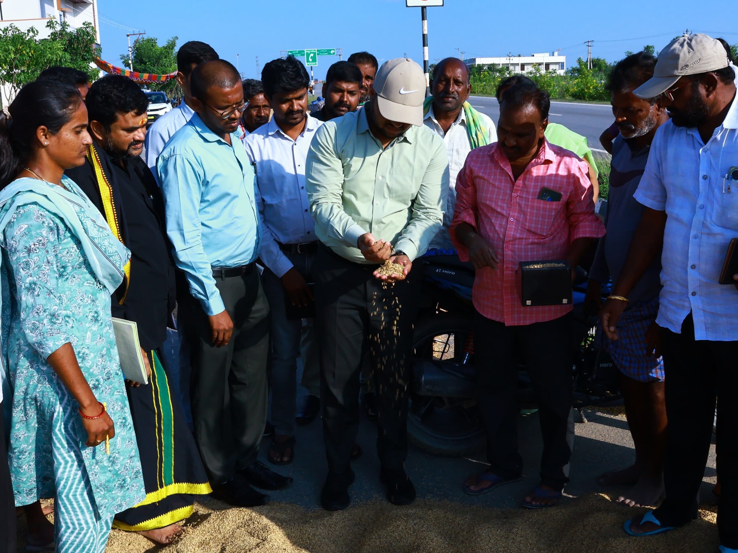 ధాన్యం వెంటనే కొనుగోలు చేయాలని కలెక్టర్ ఆదేశాలు