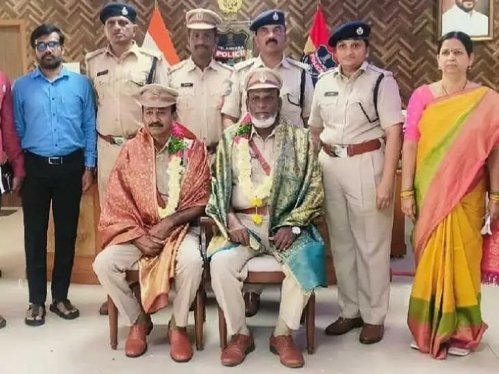 41 ఏళ్లు సేవ చేసిన ఎస్సైలకు ఎస్పీ సన్మానం