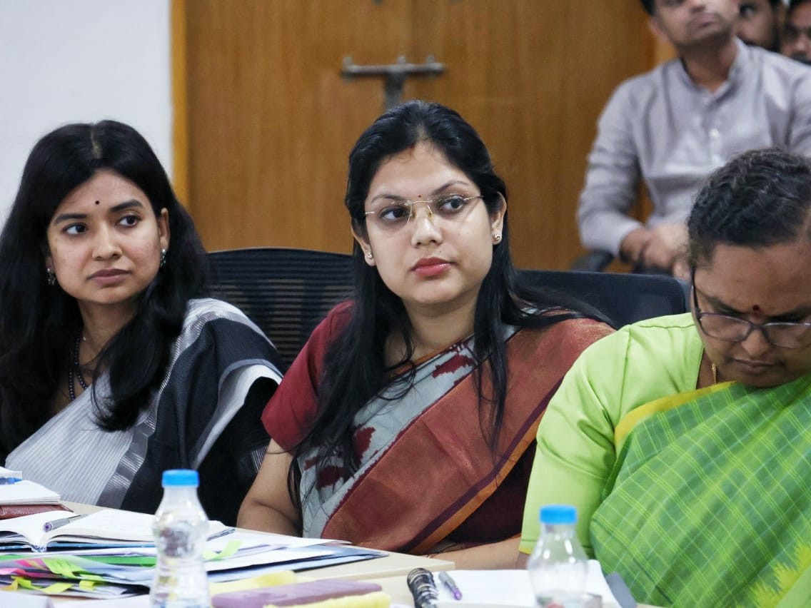 ఏరియల్ సర్వేలో పాల్గొన్న కలెక్టర్లు