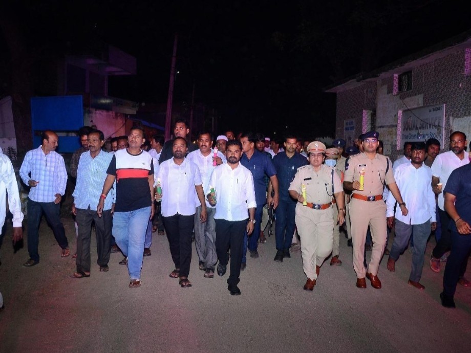 పోలీస్ అమరవీరులకు ఎమ్మెల్యే, ఎస్పీ నివాళి