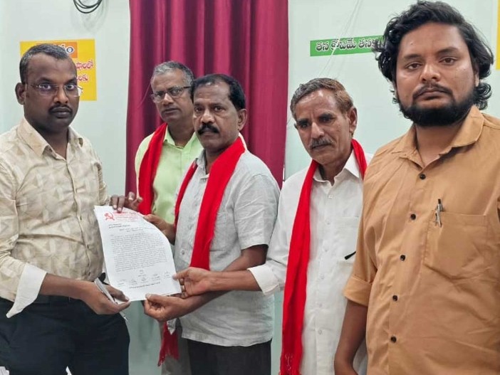 ;రియల్‌ ఎస్టేట్‌ వ్యాపారిపై చర్య తీసుకోవాలి’