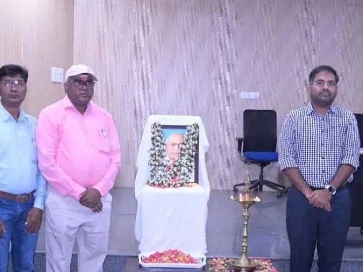 వల్లభాయ్ పటేల్ చిత్రపటానికి నివాళులర్పించిన కలెక్టర్