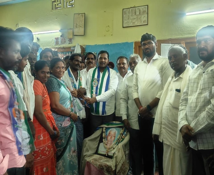 టీడీపీని వీడి వైసీపీలోకి 15 కుటుంబాలు