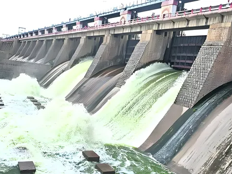 మూసీకి కొనసాగుతున్న వరద ఉద్ధృతి