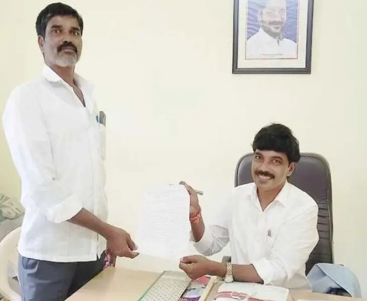 ‘పంచాయతీ కార్యదర్శిపై ఎంపీడీవోకు ఫిర్యాదు’