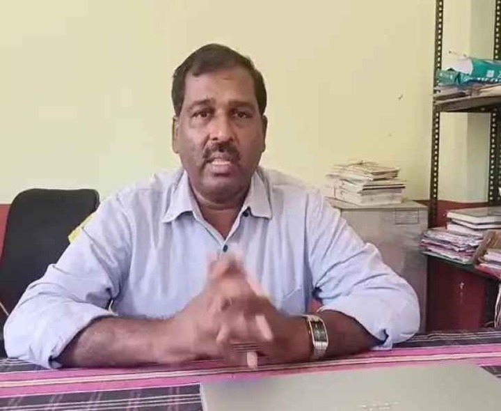 పంట నష్టం జరిగితే సిబ్బందికి తెలియజేయాలి: MAO