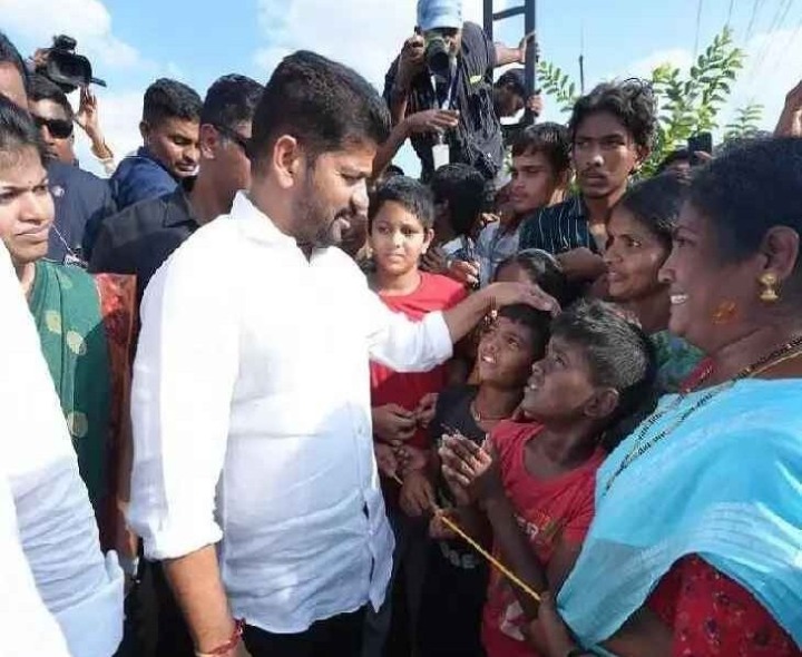 చిన్నారులను పలకరించారు.. మనసు గెలుచుకున్నారు!