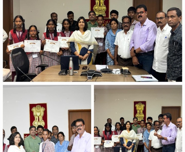 విద్యార్థులకు సర్టిఫికేట్లు అందజేసిన కలెక్టర్