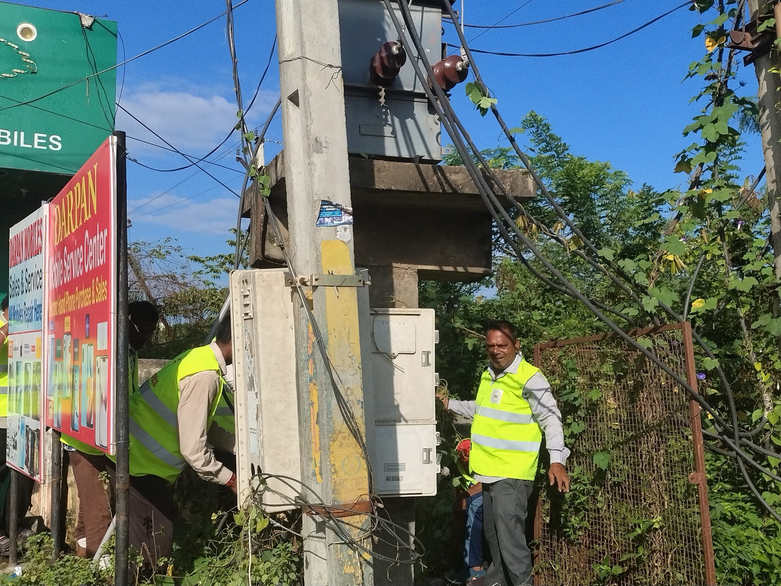 సంగారెడ్డిలో విద్యుత్ శాఖ అధికారుల బస్తి బాట