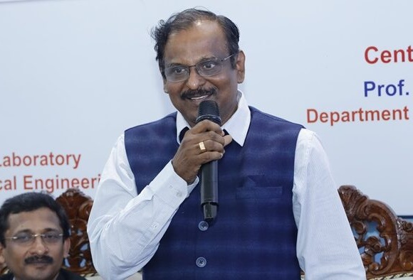 రేపు ప్రయోగం.. శ్రీవారి సేవలో ఇస్రో ఛైర్మన్