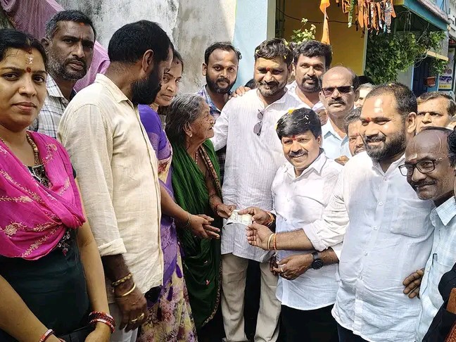 అర్హులందరికీ సంక్షేమ పథకాలు అందిస్తాం: MLA