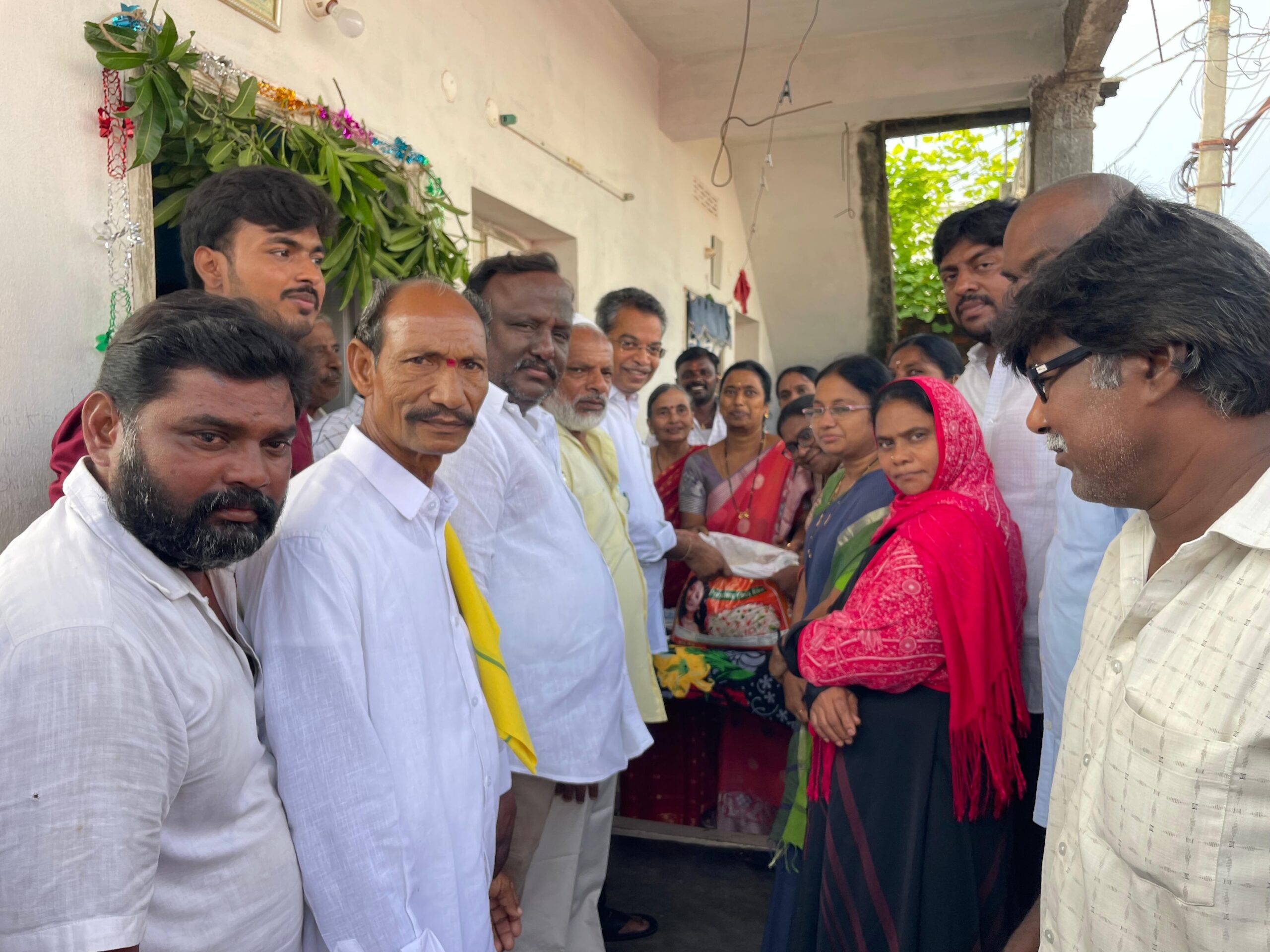 చౌకధరల దుకాణాలు ప్రారంభించిన ఎమ్మెల్యే