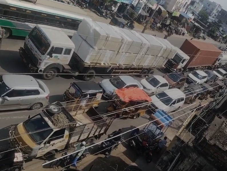 అద్దంకిలో భారీగా ట్రాఫిక్ జామ్