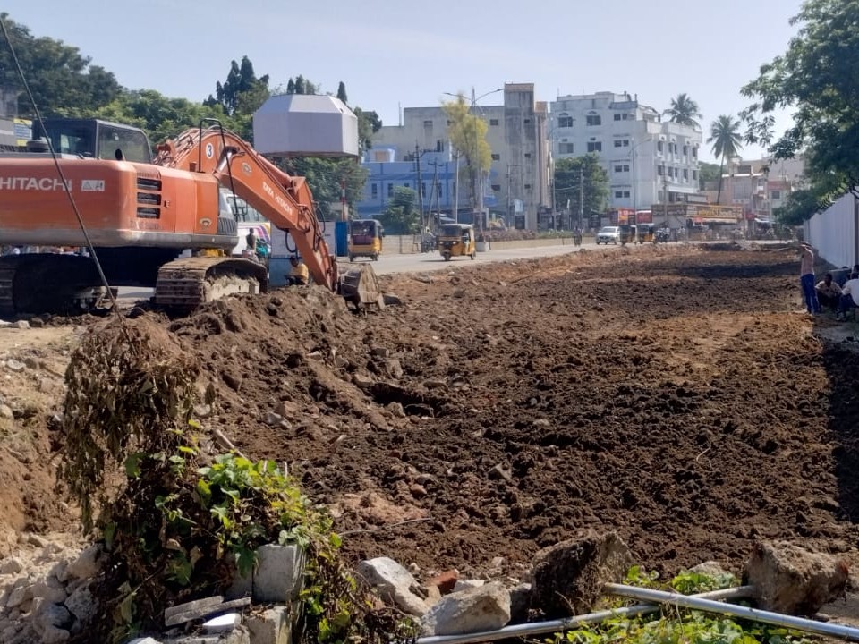 వేగం పుంజుకుంటున్న రోడ్డు విస్తరణ పనులు