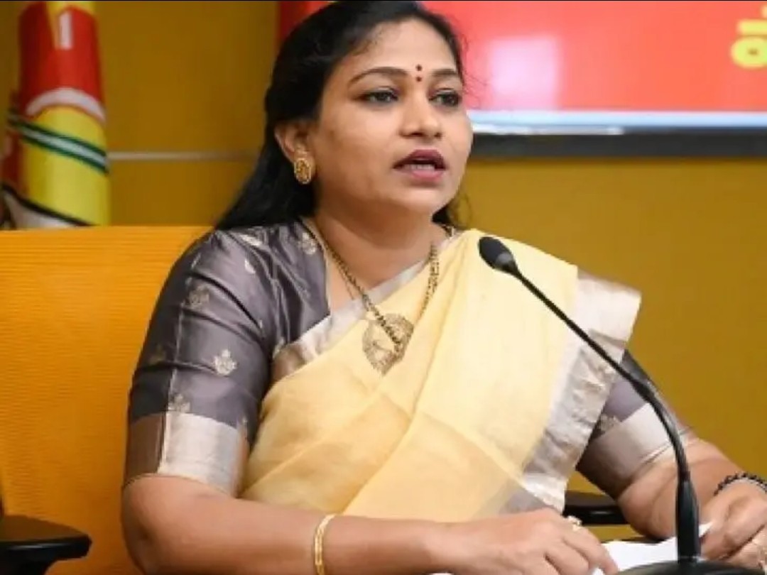 రెయిలింగ్ ఊడిపడటంతో తొక్కిసలాట: హోం మంత్రి