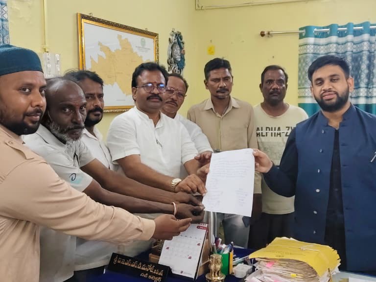 ప్రత్యామ్నాయం చూపాలని సబ్ కలెక్టర్‌కు వినతి