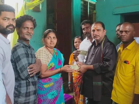 ఒకే ఇంట్లో ఆరుగురికి పింఛన్‌..!