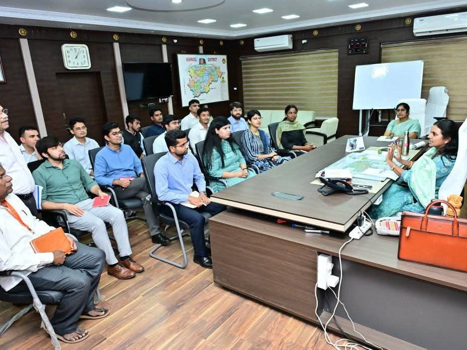 గ్రామ పంచాయితీలపై కలెక్టర్ సమావేశం