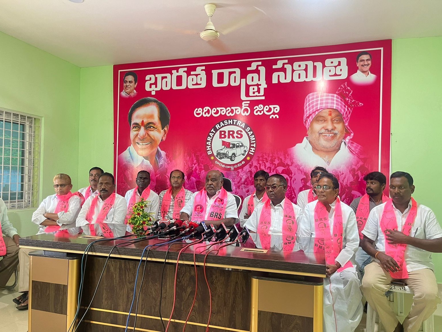 కేంద్ర, రాష్ట్ర ప్రభుత్వాలు రైతులను ఆదుకోవాలి: మాజీ మంత్రి