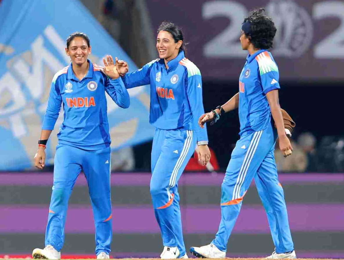 WWC ఫైనల్: టికెట్ల కోసం పడిగాపులు