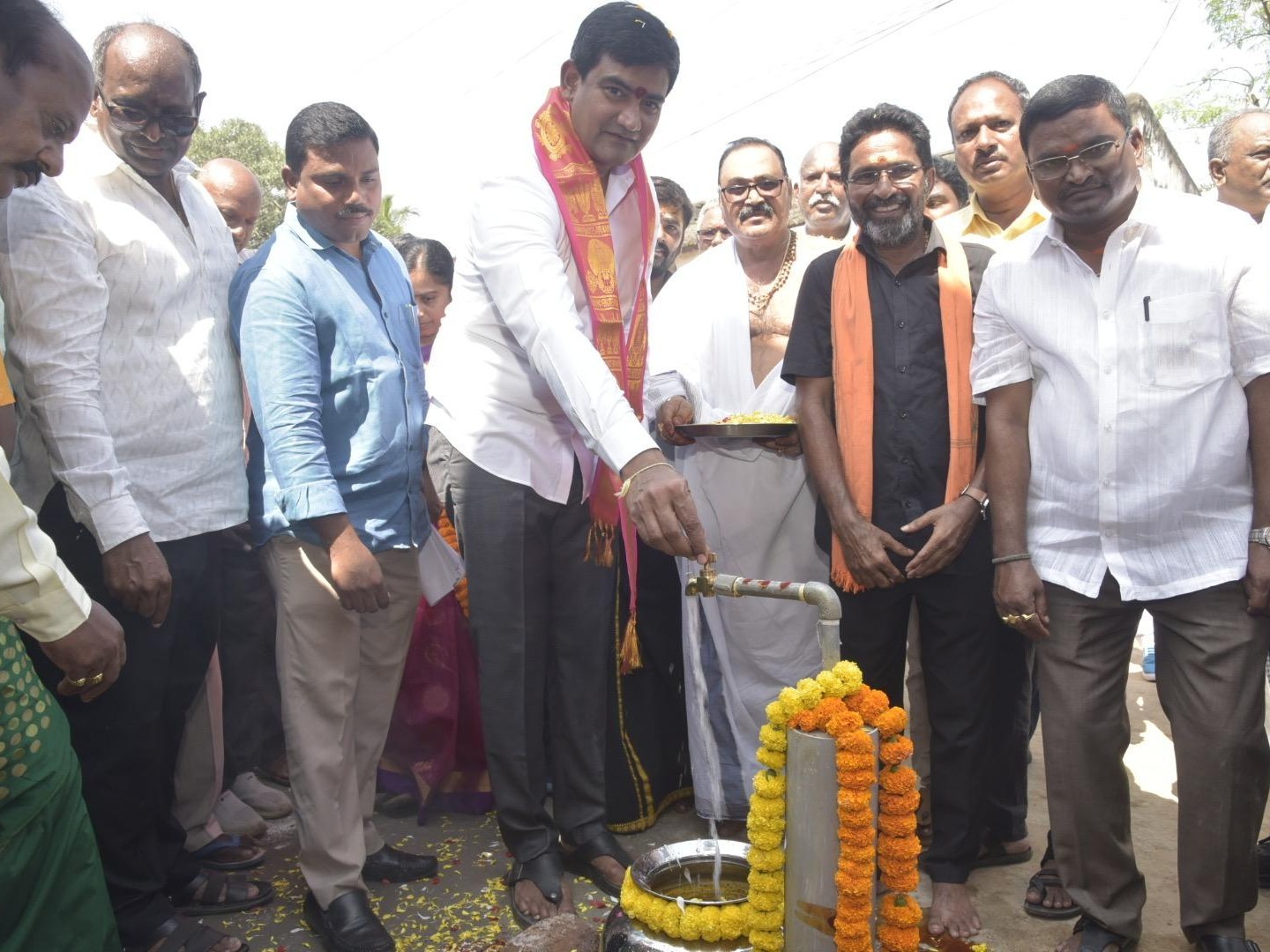 పలు అభివృద్ధి కార్యక్రమాలకు మంత్రి ప్రారంభం