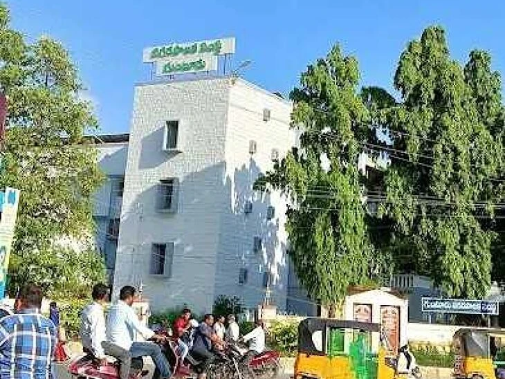 నిధులు దుర్వినియోగం చేసిన ఆర్ఐ సస్పెండ్