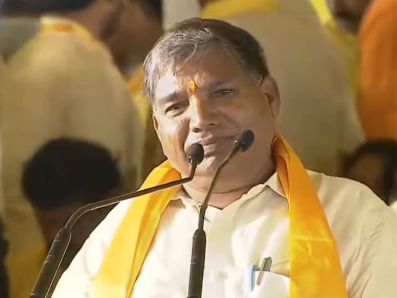 నిషేధిత భూముల వివరాలు ఇవ్వండి: మాజీ ఎమ్మెల్యే