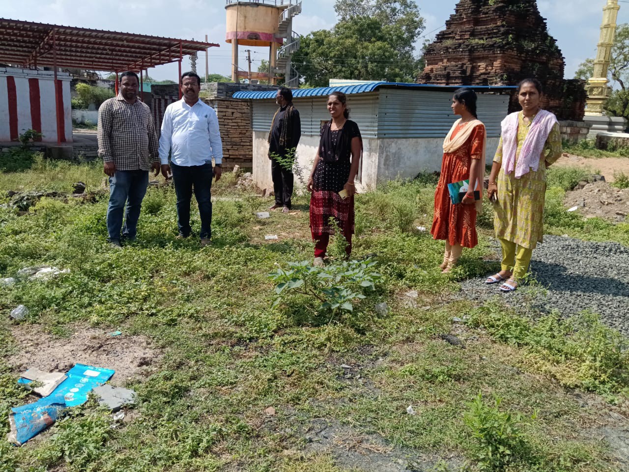 ‘పాఠశాల నిర్మాణానికి అధికారుల చర్యలు చేపట్టాలి’