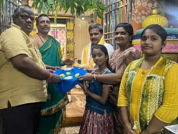 అమ్మవారికి 208 గ్రాముల వెండి విరాళం