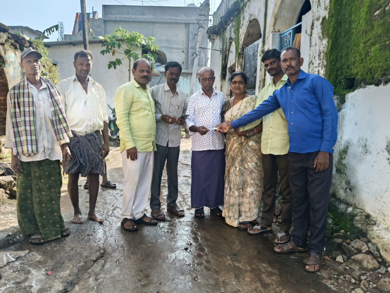 జిల్లాలో 93.79 శాతం మందికి పింఛన్లు పంపిణీ