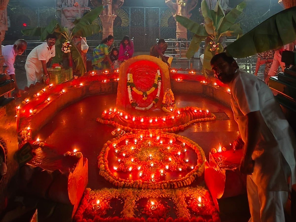 ఆంజనేయస్వామి ఆలయంలో కార్తీక దీపోత్సవం