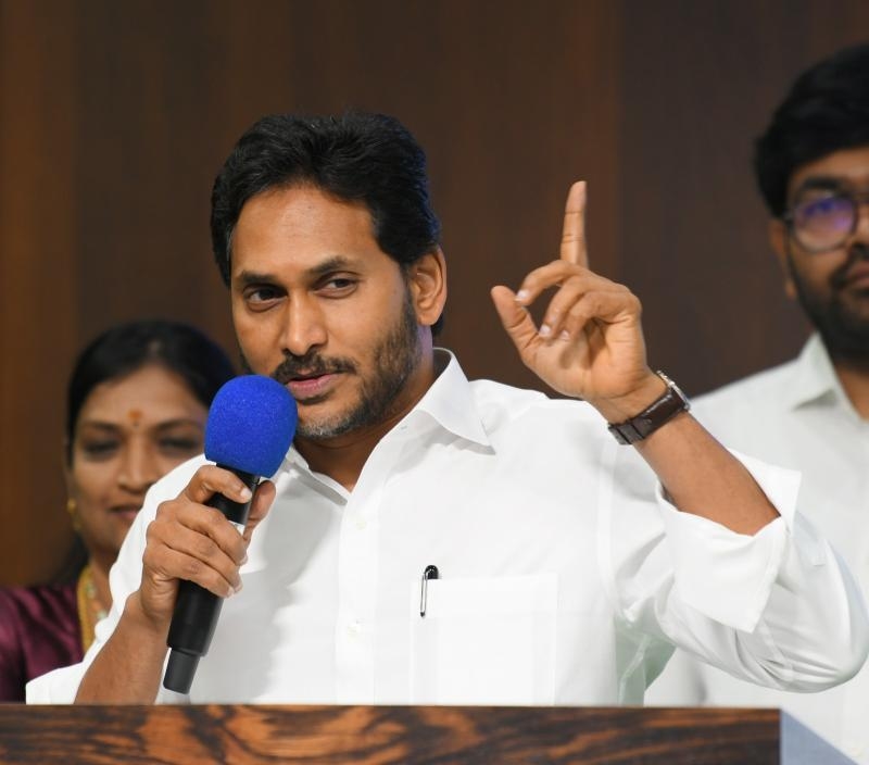 సీఎం చంద్రబాబుపై జగన్ మండిపాటు