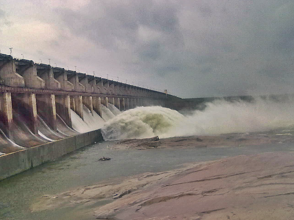 శ్రీరామ్ సాగర్ ప్రాజెక్టుకు కొనసాగుతున్న వరద