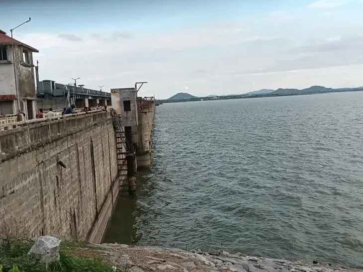 జూరాల ప్రాజెక్టుకు పెరుగుతున్న వరద.!