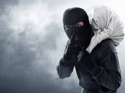 పింఛన్ సొమ్ముతో పరారీ