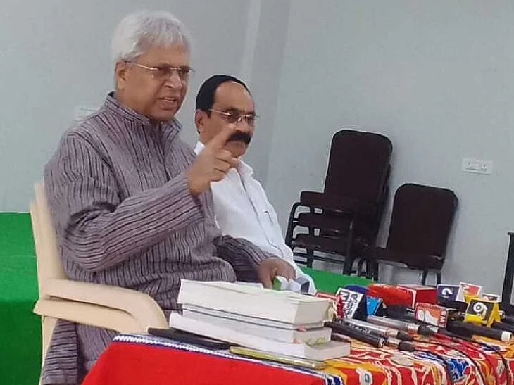 ‘రాష్ట్ర విభజనపై సీఎం న్యాయపోరాటం చేయాలి’